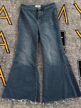 Women’s Flared Jeans - Blue